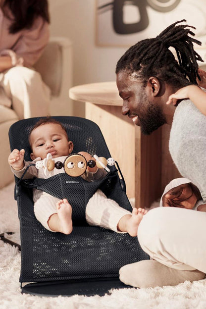 BabyBjörn Spielzeug für Babywippe Fröhliche Augen Schwarz-Weiss
