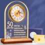 OkiyiD Quarzuhr 50. Hochzeitstag, goldfarbene Tischuhr aus Acryl mit Holzsockel