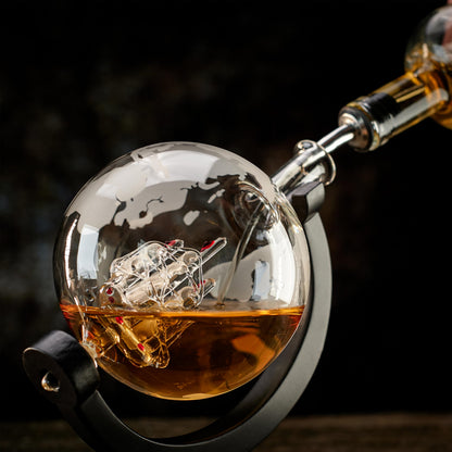 Whisiskey Whisky Karaffe Set Globus Dekanter 900 ml mit 2 Gläsern