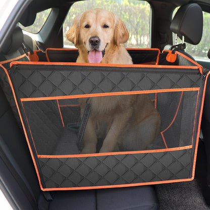 pecute Hunde Autositz XL für Grosse Hunde. Dunkelgrauer, rechteckiger Autositz mit gepolsterten Seiten. Sichert den Hund während der Autofahrt.