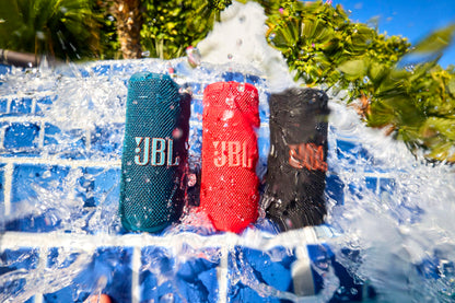 JBL Grip Bluetooth Lautsprecher, AI Sound Boost, IP68, Rot
