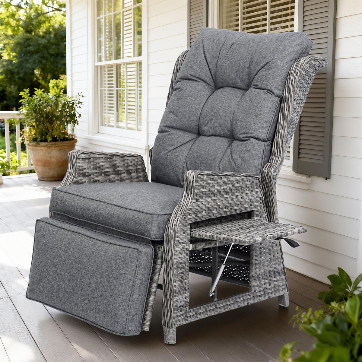 COMLAX FIELD Relaxsessel aus Rattan mit Liegefunktion, Dunkelgrau, mit dicken Kissen und klappbarem Beistelltisch
