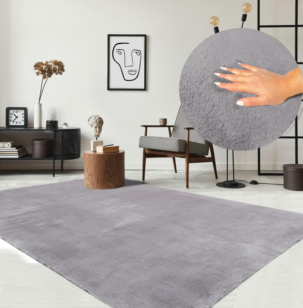 the carpet Relax Kurzflor Teppich – Grau 240x340 cm. Rechteckiger, grauer Kurzflor-Teppich für Schalldämmung und Wärmeisolierung im Wohnraum.